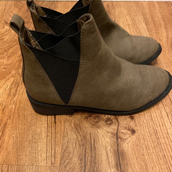 Taupe Chelsea Boots/Booties (Streetwear Society) Size 6 - Picture 4 of 6
